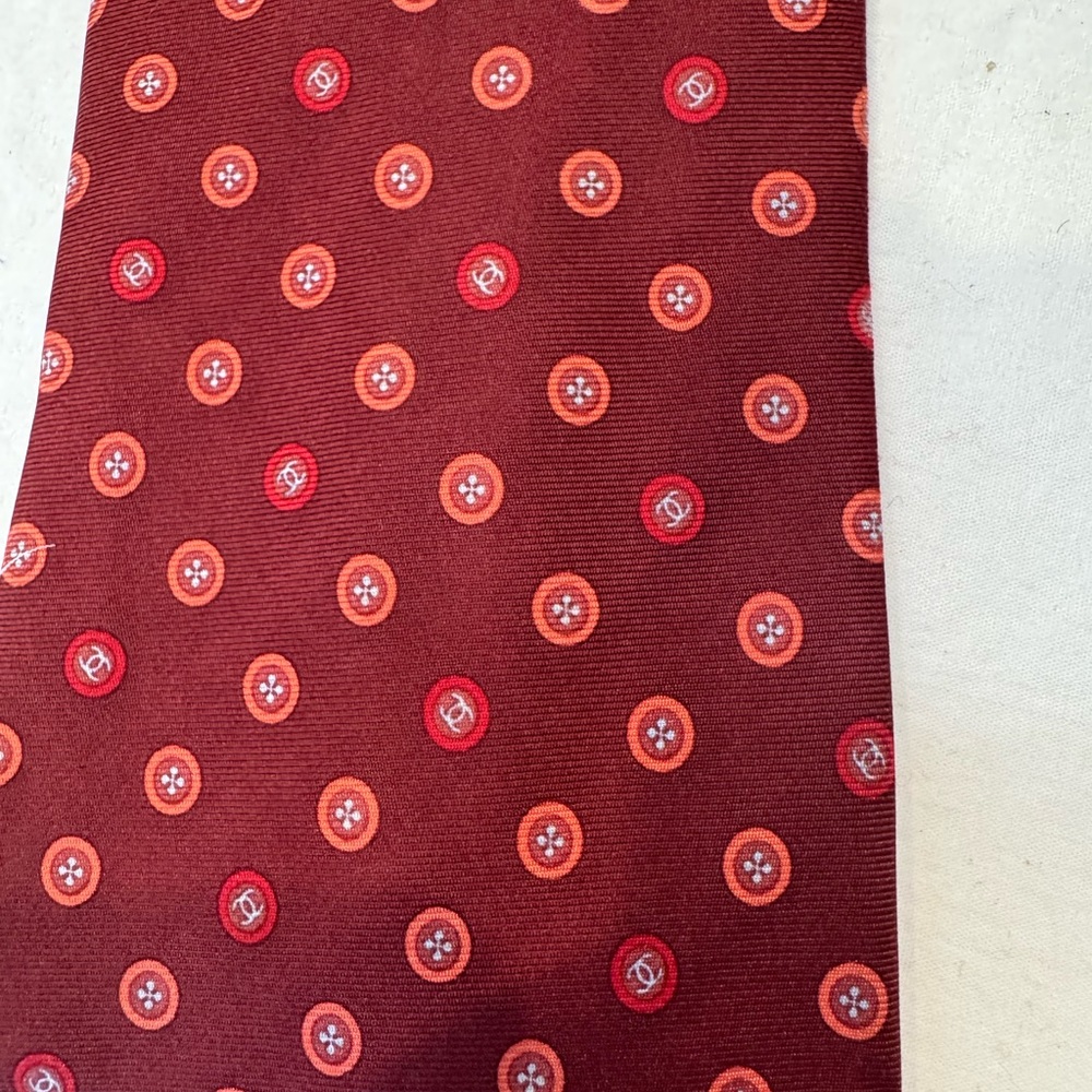 Authentic Chanel Burgundy Patterned Silk Necktie - Picture 4 of 9